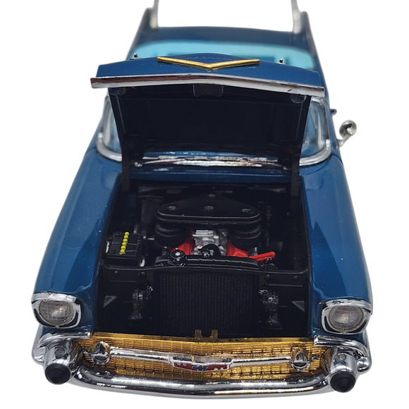 Danbury Mint 1957 Chevrolet Bel Air Convertible - Picture 5 of 9